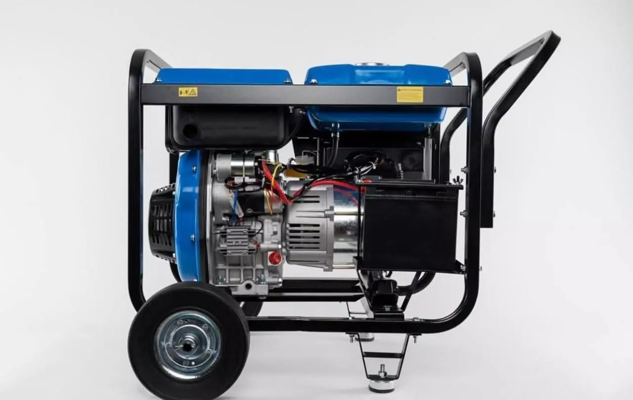 Дизельный генератор с электрозапуском Tagred TA4100D 3600-4100 Вт Black/Blue (Черный / Синий)