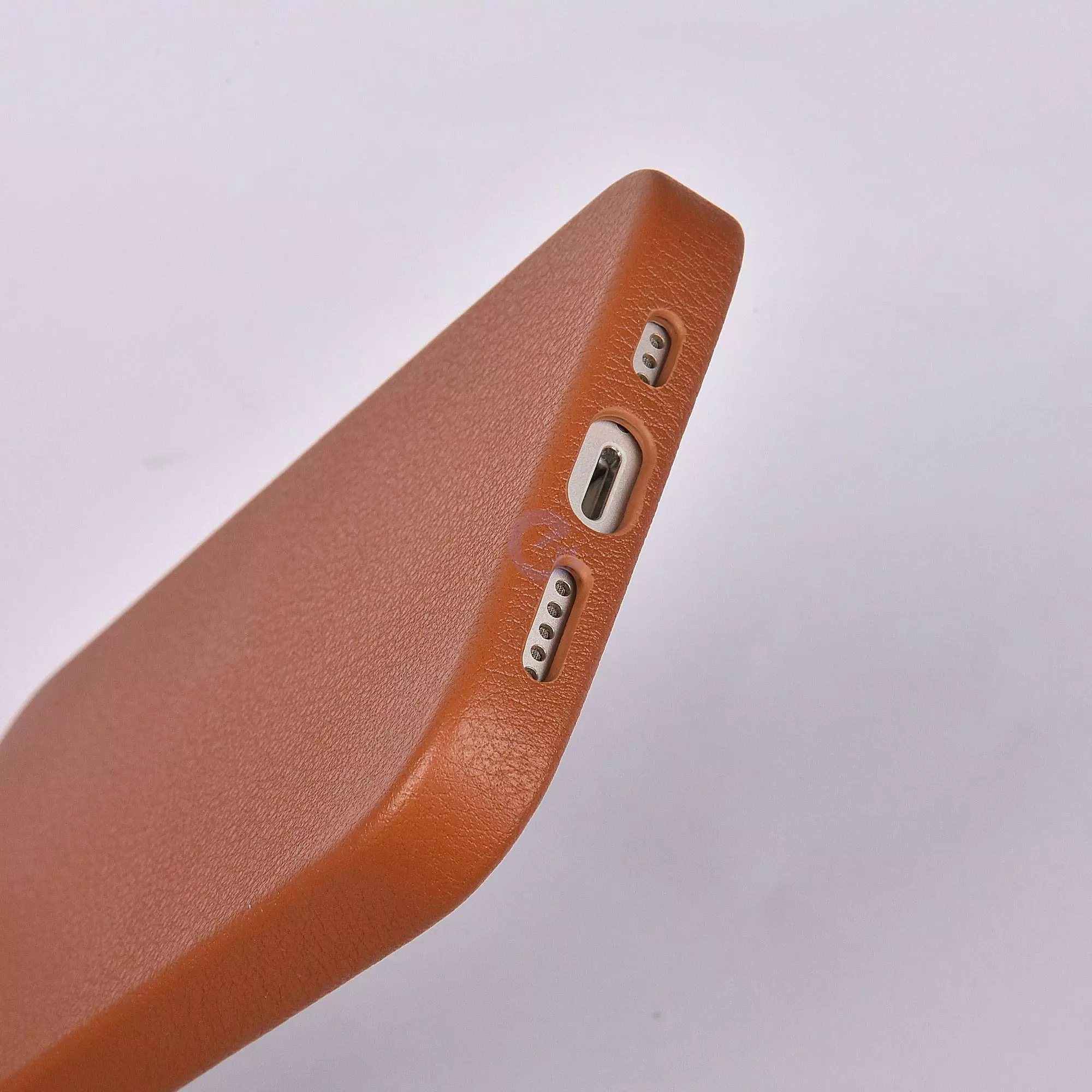 Чехол бампер для iPhone 13 Pro Max WiWU Calfskin Leather Case Black (Черный)