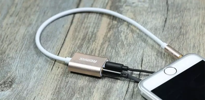 Аудио кабель Remax AUX Splitter 3.5 мм Gray (Серый) RL-S20 Аудио кабель Remax AUX Splitter 3.5 мм Gray (Серый) RL-S20